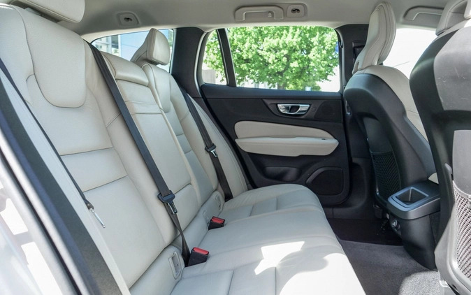 Volvo V60 cena 134900 przebieg: 87389, rok produkcji 2019 z Wronki małe 497